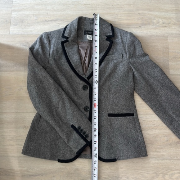 **J. Crew Gray Blazer with Notched Lapels and Structured Shoulders - Picture 6 of 7